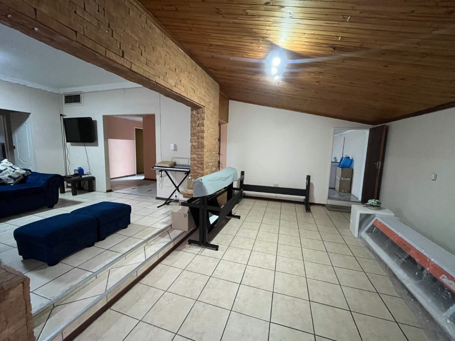 5 Bedroom Property for Sale in Die Rand Northern Cape